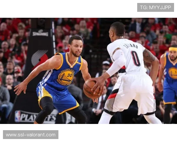 金州勇士迎战波特兰开拓者 上演激烈常规赛对决